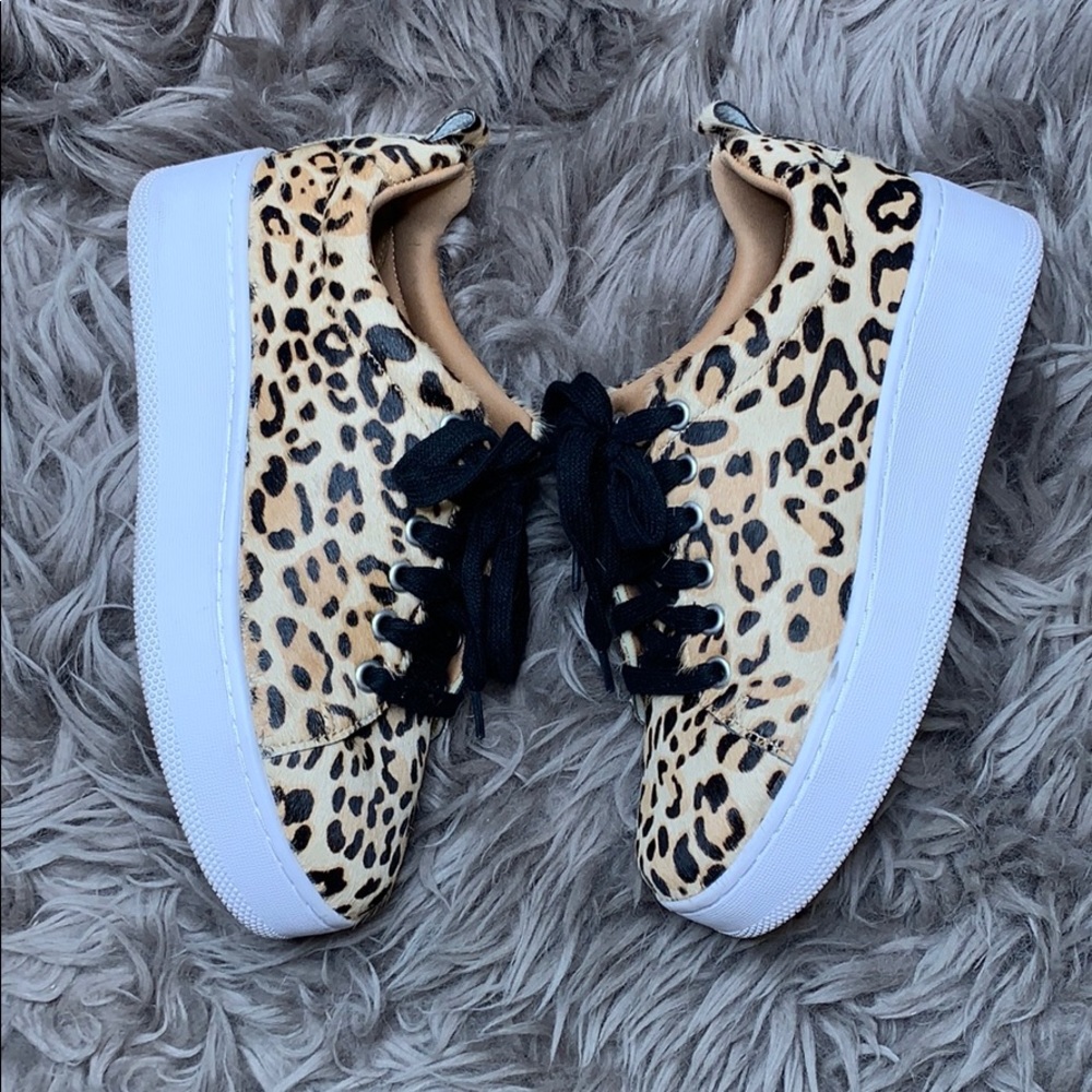 Halogen Calf Fur Leopard Plat Sneaker